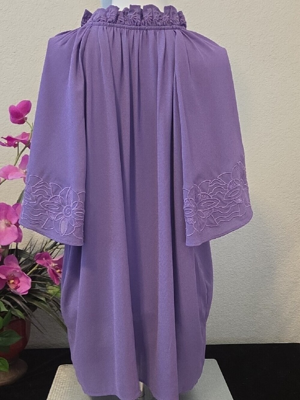 Ann Taylor XL Violet Purple Floral Embroidered Tie Neck Flutter Sleeve Blouse - Picture 3 of 6
